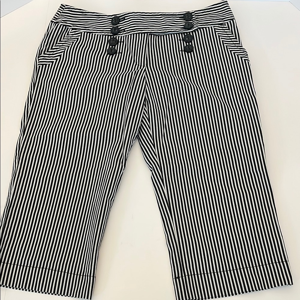 Star City Juniors Nautical Black and White Striped Capris Size 11